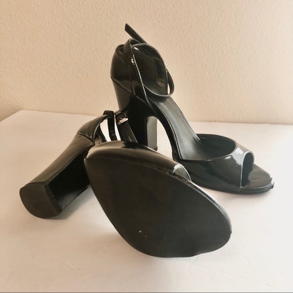 Zara Ankle Strap Chunky Heel Sandal - Picture 2 of 6